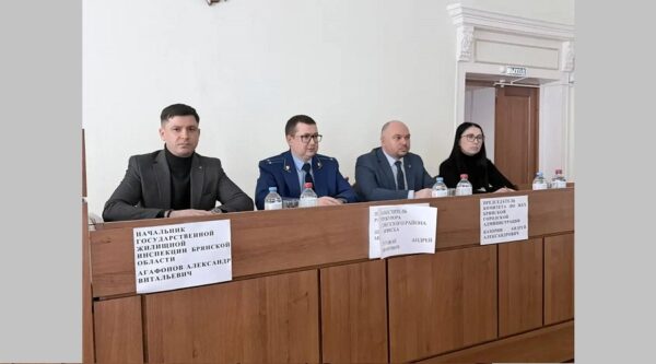 В Брянске обсудили уборку дворовых территорий от снега и наледи