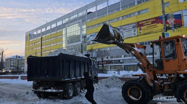 Коммунальщики города Брянска вывезли за день 951 тонну снега