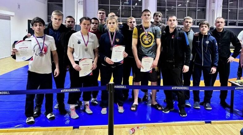 Брянские спортсмены успешно выступили на Первенстве ЦФО по спортивной борьбе