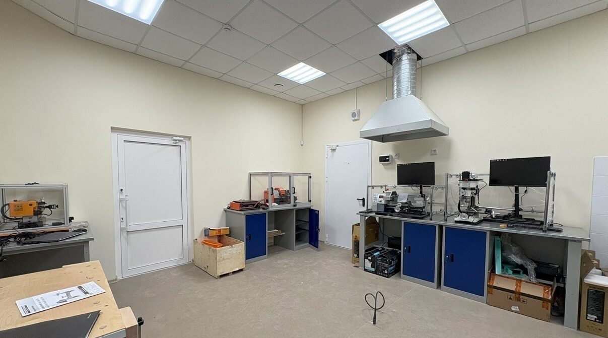 В 2025 году 166 школ Брянщины пополнились новым оборудованием для оснащения кабинетов ОБЗР и труда