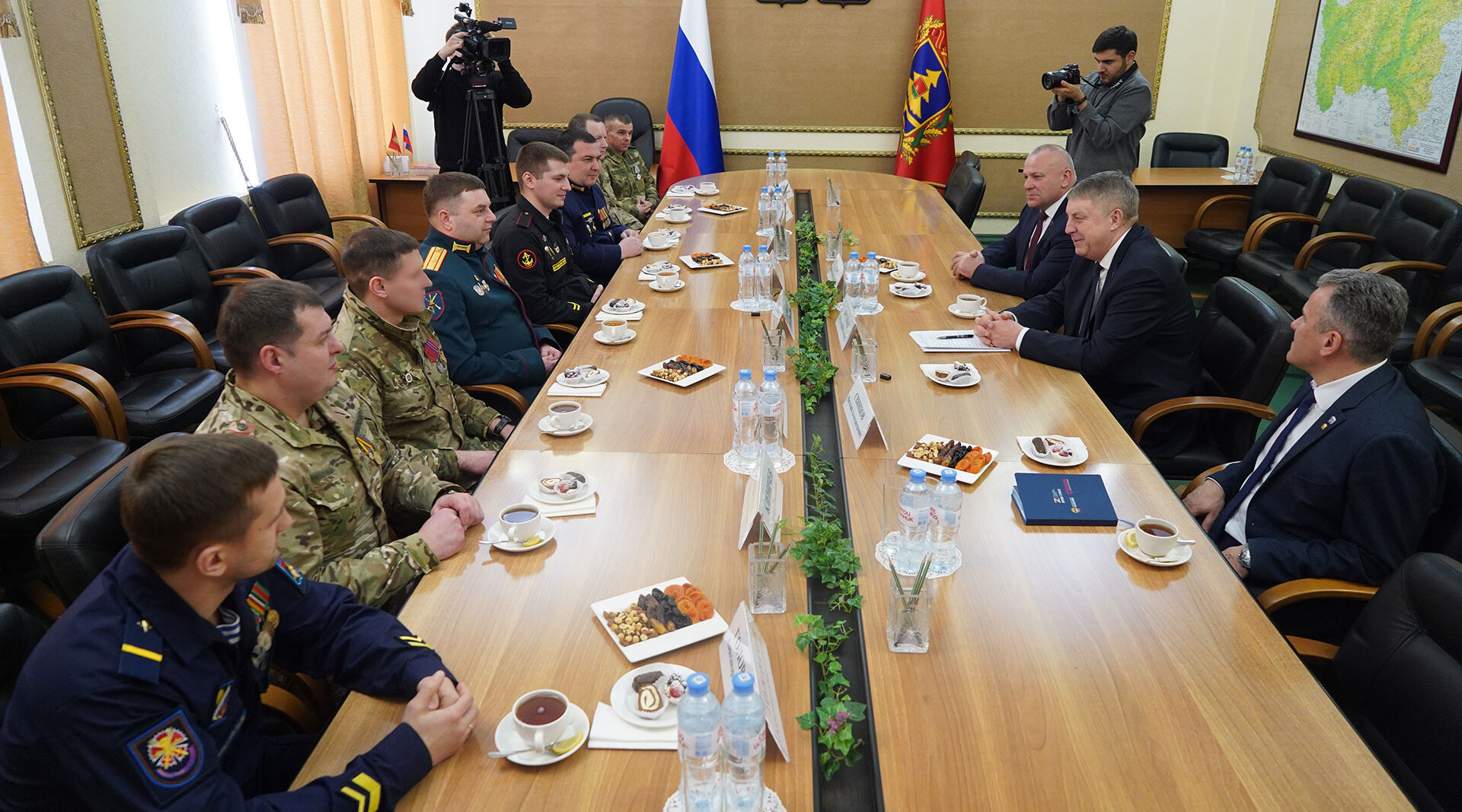 Брянский губернатор Богомаз провёл встречу с участниками региональной программы «Брянские герои»