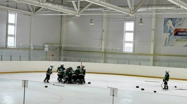 Стародубские хоккеисты обыграли соперников из Суземки