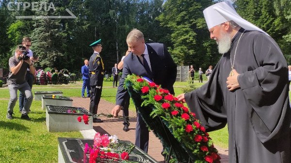 В День памяти и скорби в Брянске возложили цветы к воинскому мемориалу