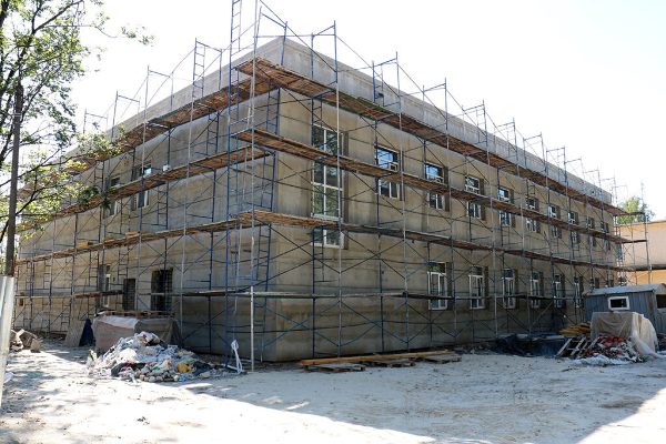 В Фокинском районе г. Брянска в пристройке к ДШИ №10 продолжаются отделочные работы