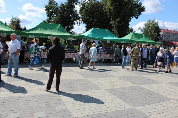 В Стародубе на Медовый Спас прошла ярмарка мёда