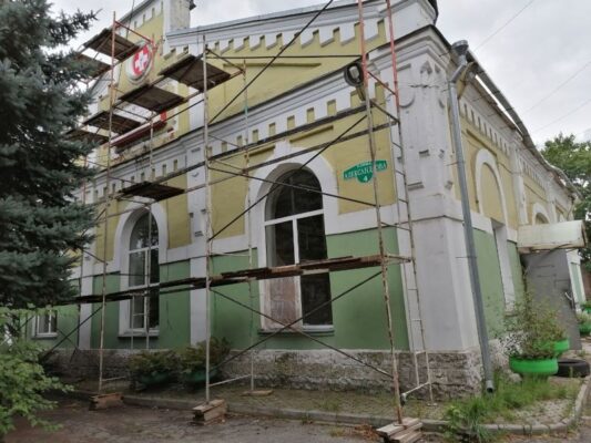 В брянских Клинцах ремонтируют здания городской больницы