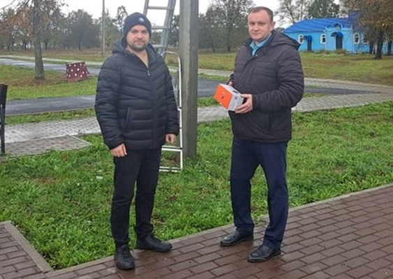 В сквере брянских Комаричей идет установка камер видеонаблюдения