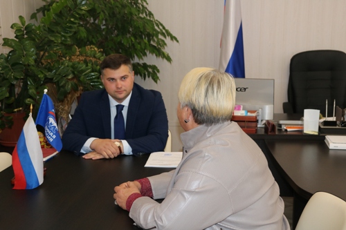 В Стародубе депутат Брянской областной Думы Денис Свистунов провёл приём граждан