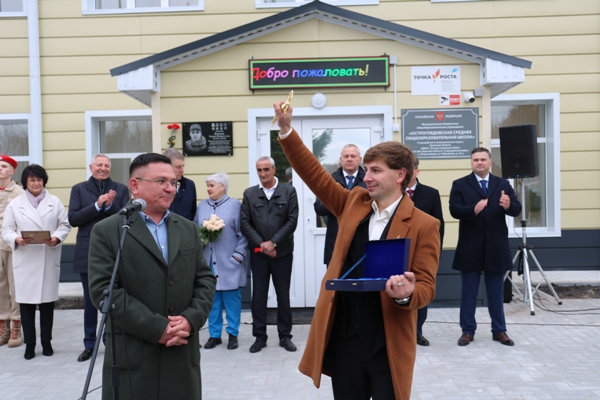 В стародубском селе Остроглядово торжественно открыли школу после капитального ремонта