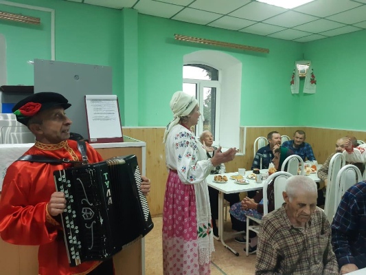 Стародубские артисты порадовали постояльцев центра соцобслуживания населения