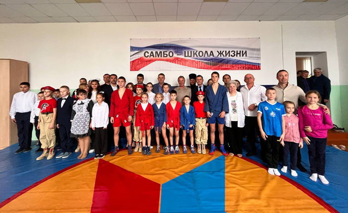 В брянском селе Алешенка Навлинского района открыли спортивную секцию в рамках реализации проекта «Сельское самбо»