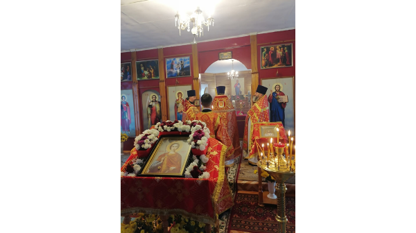 Храм Димитрия Солунского брянского села Дубровка отметил престольный праздник