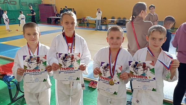 Стародубские спортсмены заняли весь пьедестал на региональном фестивале по рукопашному бою