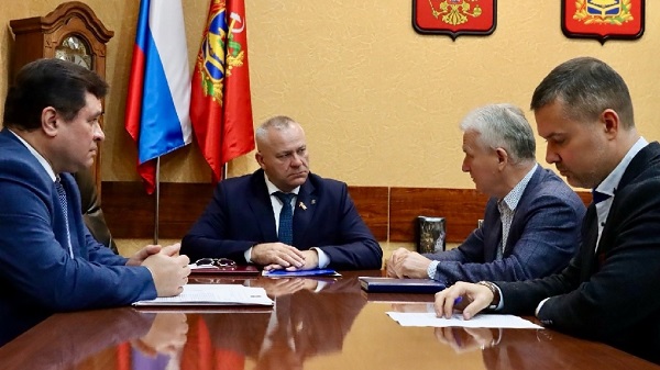 Спикер Брянской облдумы Валентин Суббот провёл встречу с представителями общероссийского профсоюза военнослужащих