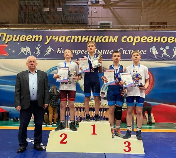 Стародубские борцы успешно выступили на соревнованиях в Дятьково