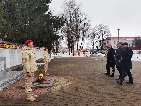 В Стародубе отмечают День неизвестного солдата