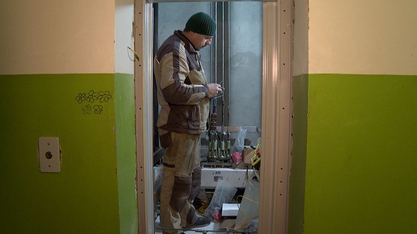 В многоквартирных домах Брянской области идёт замена лифтов