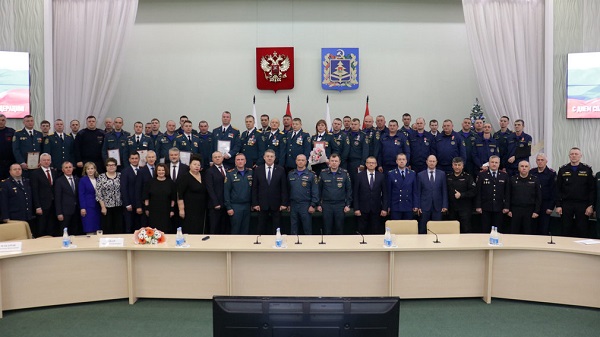 Брянский губернатор Александр Богомаз поздравил сотрудников и ветеранов пожарно-спасательной службы