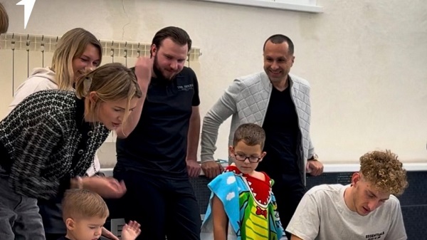 Юный Тимур Соломатин встретился с выдающимся брянским пловцом Ильёй Бородиным