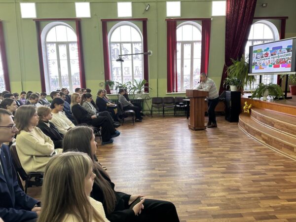 Старшеклассникам г. Стародуба рассказали о медицинских профессиях