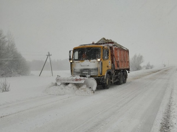 В Брянской области продолжается борьба со снегопадом