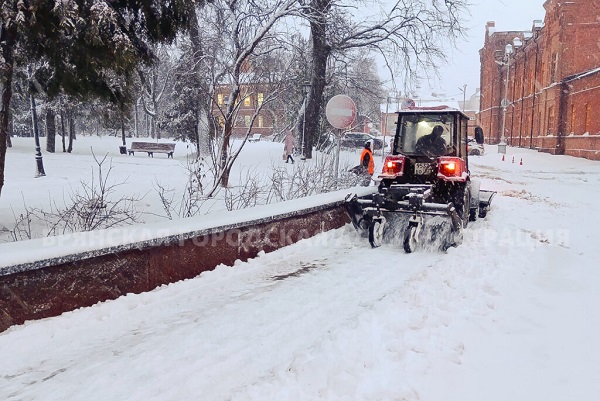 Более 400 тонн снега вывезли с улиц Брянска за сутки