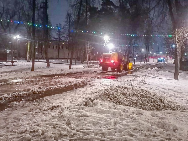 За минувшие выходные с улиц Брянска вывезли более 900 тонн снега