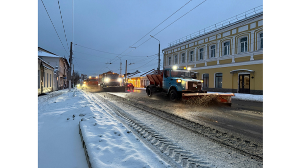 В Брянске на уборку снега вышли 44 единицы дорожной техники