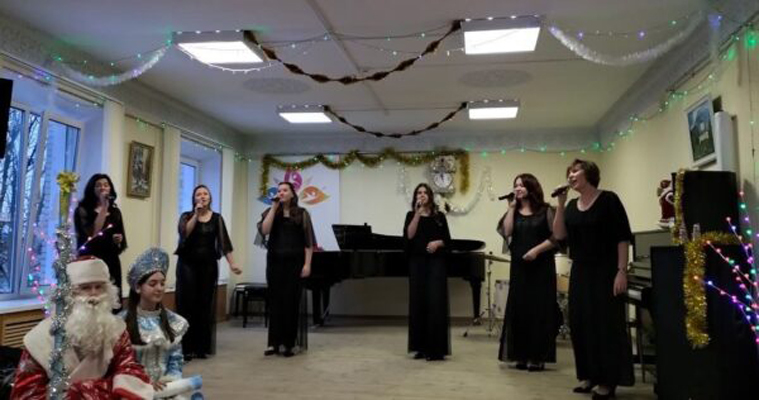 В Карачевской школе искусств прошел благотворительный концерт-ярмарка