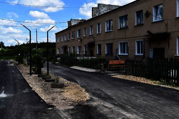 В Клетне благоустраивают дворовые территории