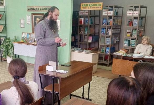 Стародубский священнослужитель рассказал студентам о ценности жизни