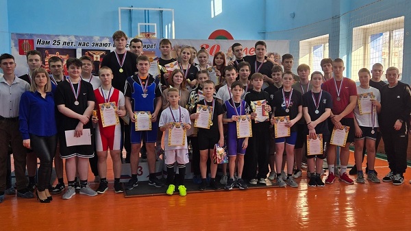 В Климово Брянской области провели Рождественский турнир по жиму лёжа