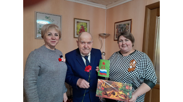 Ветерана Великой Отечественной войны Юрия Галичева из Дубровки поздравили с 23 февраля