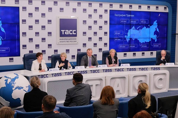 От Брянской области поступило более 500 заявок на муниципальную премию «Служение»