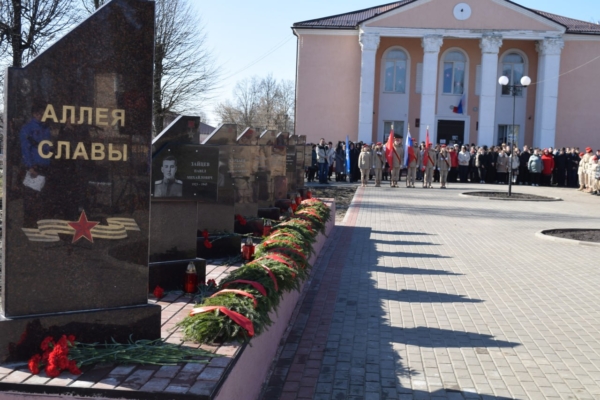 В посёлке Выгоничи Брянской области торжественно открыли Аллею Славы