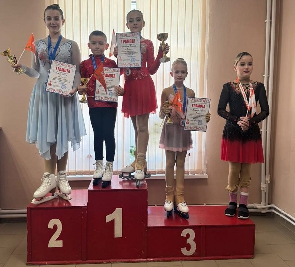 Юные стародубские фигуристы отличились на региональном турнире