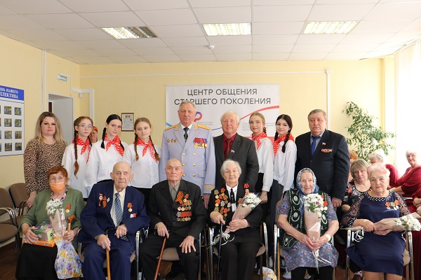 В Стародубе торжественно вручили юбилейные медали в честь 80-летия Победы