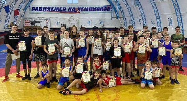 Стародубские борцы успешно выступили на открытом первенстве в Новозыбкове