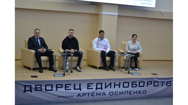 Знаменитые брянские спортсмены Артём Осипенко и Виталий Фридзон дали школьникам «Билет в будущее»