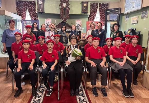 В Стародубе школьники встретились с ветераном войны