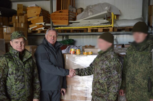 В Стародубе защитникам приграничья передали рыбные деликатесы