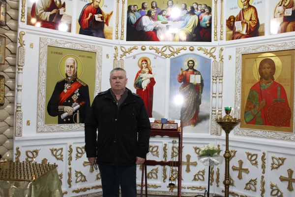 Стародубчанин сделал иконостас для часовни