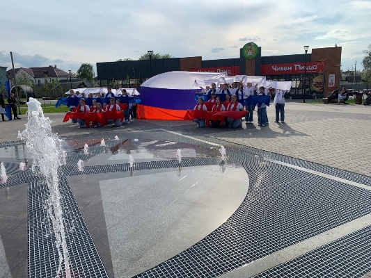 В Стародубе ярко открыли сезон фонтанов