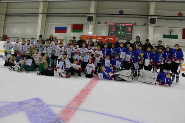 В Стародубе завершился Кубок губернатора по хоккею