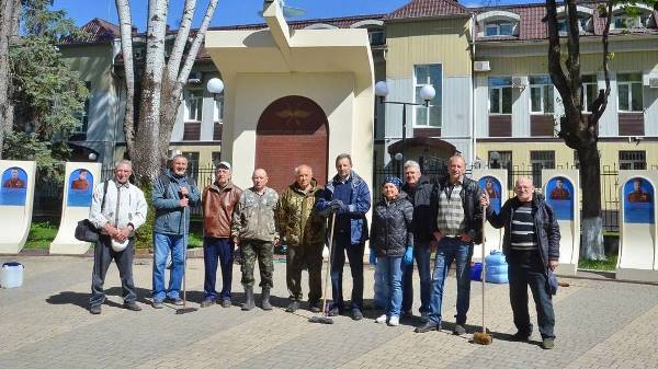 Брянские ветераны авиации провели два субботника