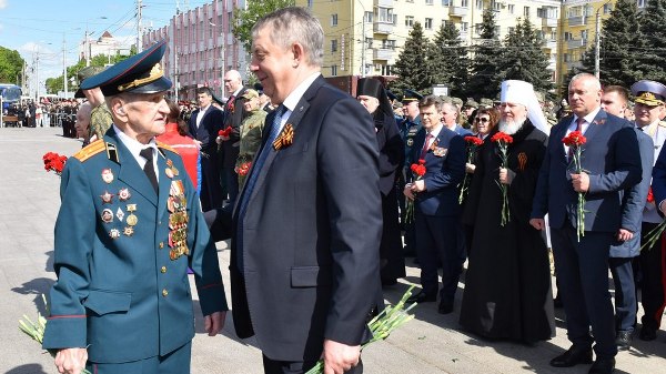 В День Победы губернатор Александр Богомаз обратился к ветеранам