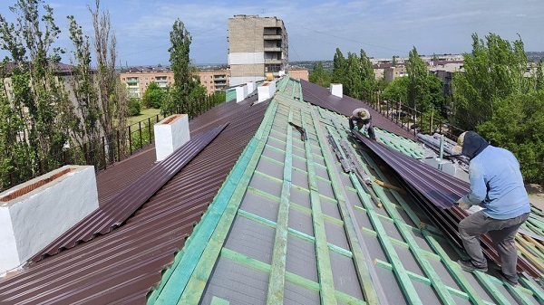 Брянские специалисты продолжают восстановление жилья и инфраструктуры в подшефной Брянке ЛНР