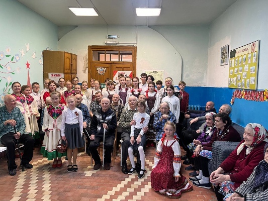 Юные стародубские артисты выступили в комплексном центре соцобслуживания населения