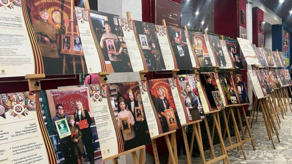 В Брянске открылась фотовыставка проекта «Китель Победы»