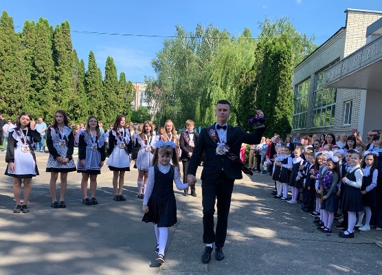 В Стародубе отзвенел Последний звонок